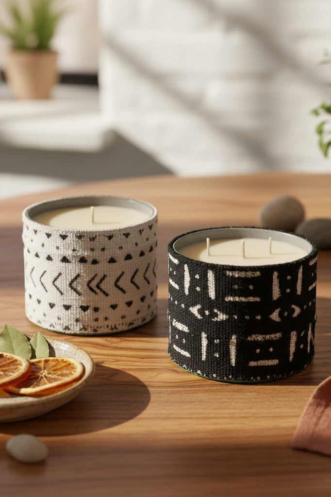 Atelier Marhaban Etnika geurkaars in glas met handgeweven textiel in zwart of wit met Afrikaanse motieven. Gemaakt van sojawas.