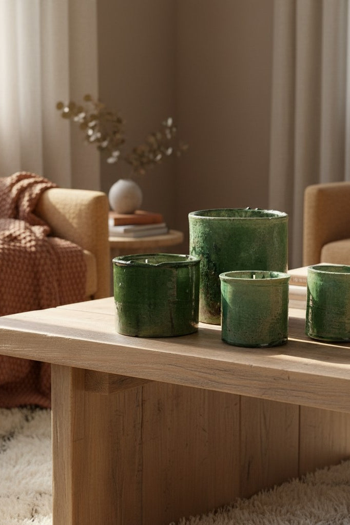 Atelier Marhaban Tamgroot geurkaarsen in groen en geel, gemaakt van terracotta met natuurlijke glazuur. Handgemaakt in Marokko.
