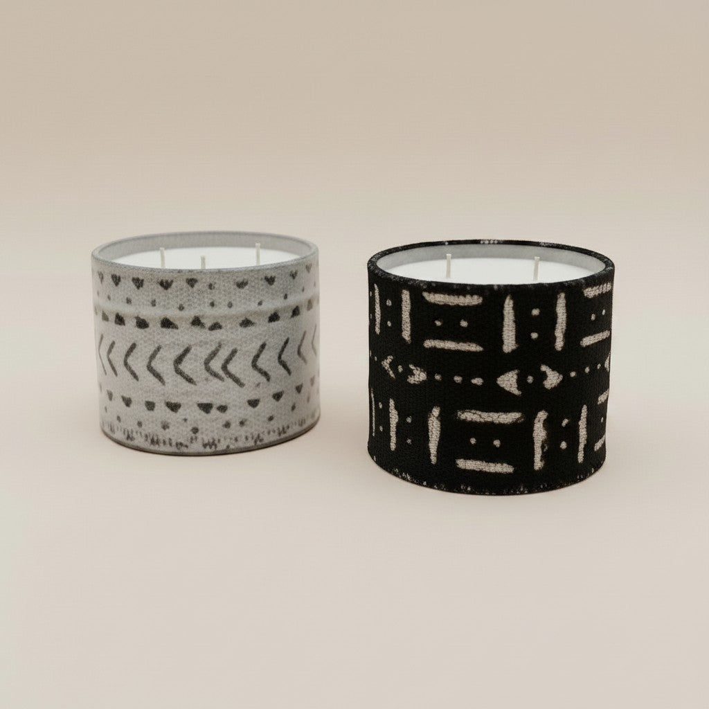 Atelier Marhaban Etnika geurkaars in glazen pot met handgeweven textiel in zwart of wit met Afrikaanse motieven. Gemaakt van sojawas.